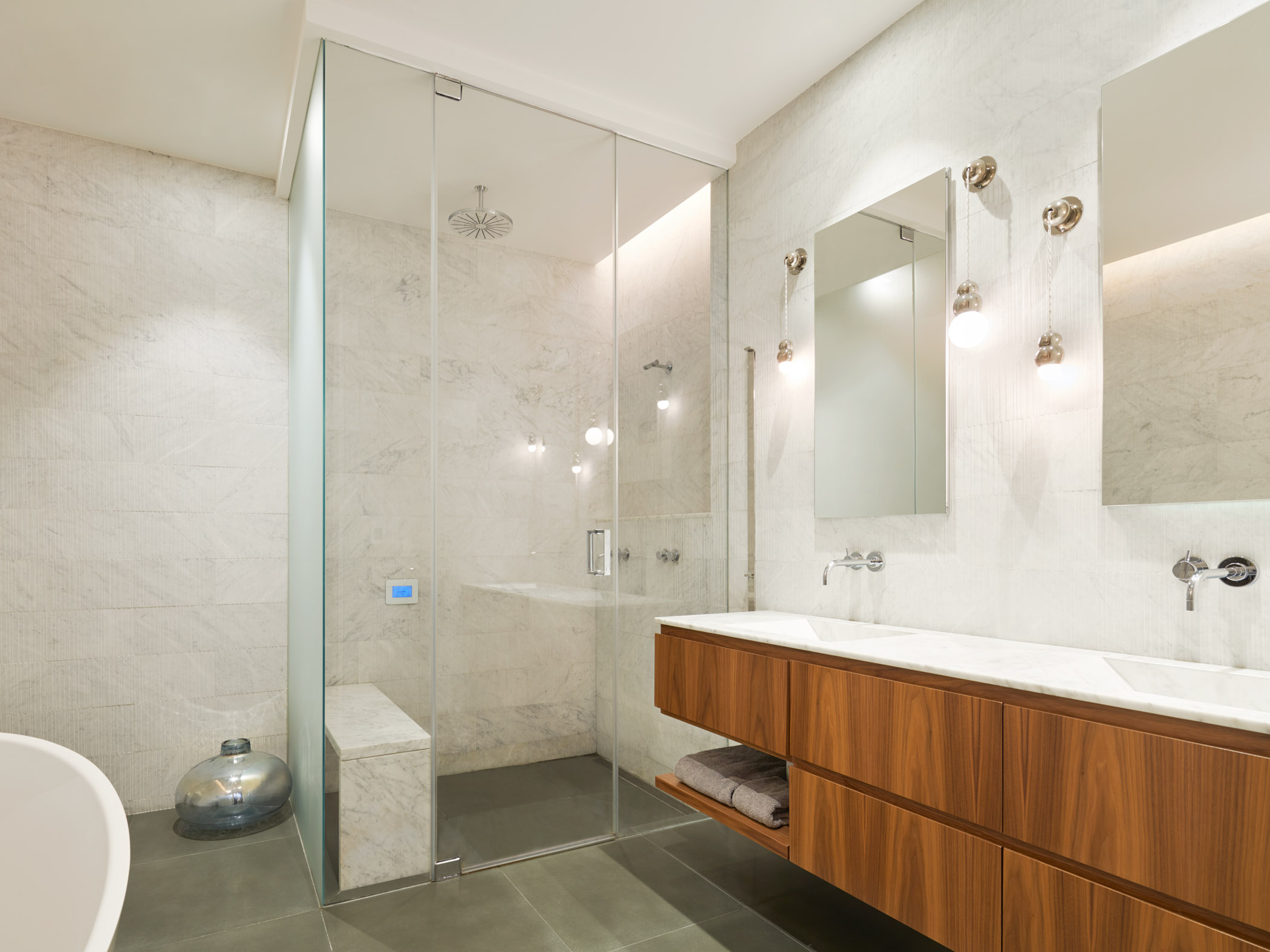 181015_16CrosbySt_MasterBath_177