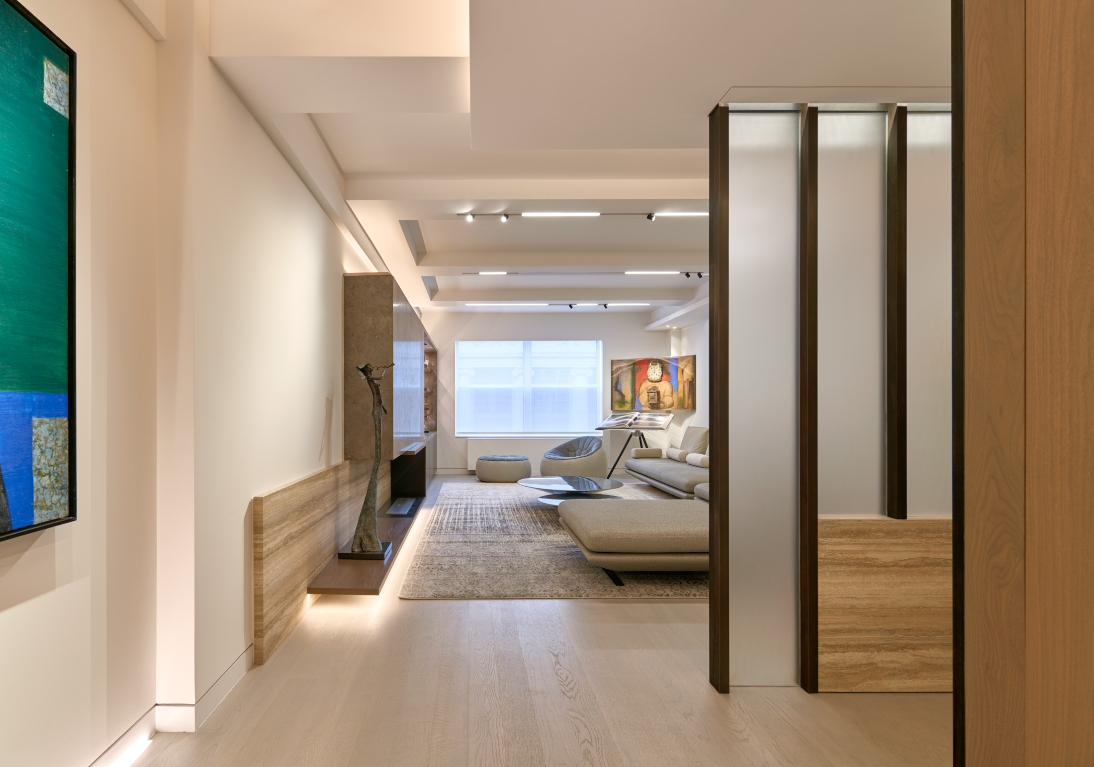 190322_85thSt_LivingRmHallway_0276